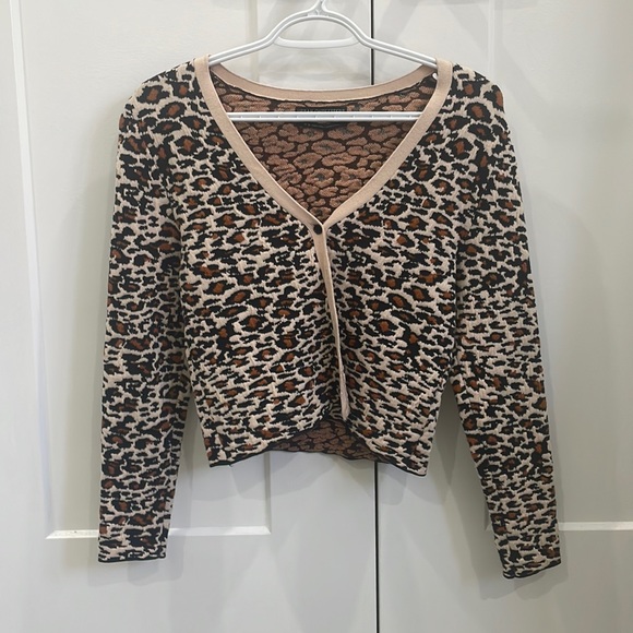 Urban Outfitters cropped leopard print cardigan - Picture 1 of 4